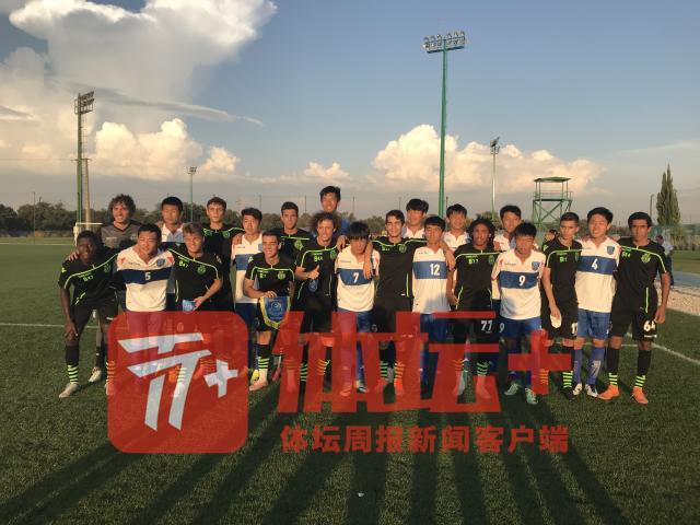 北京三高队访葡期间与里斯本竞技同龄队伍交锋前合影.jpg